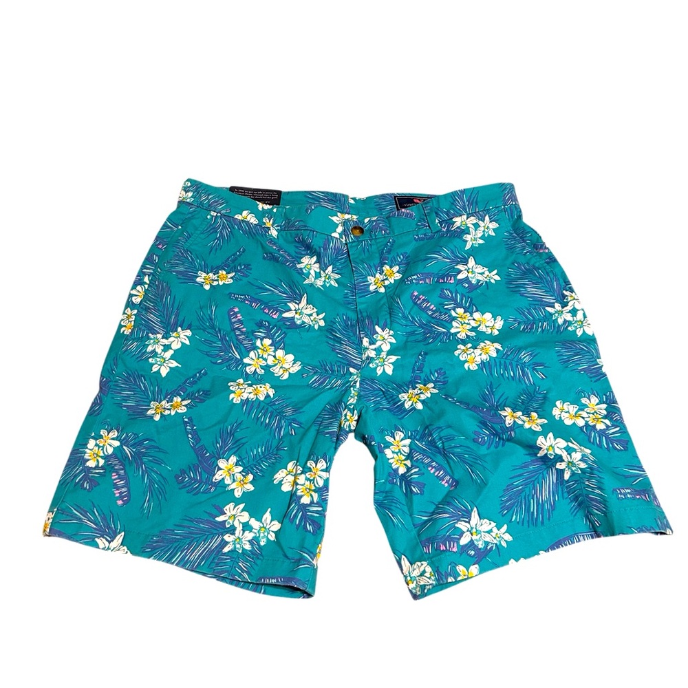 Size 38 New with tags tropical shorts. Vineyard Vines